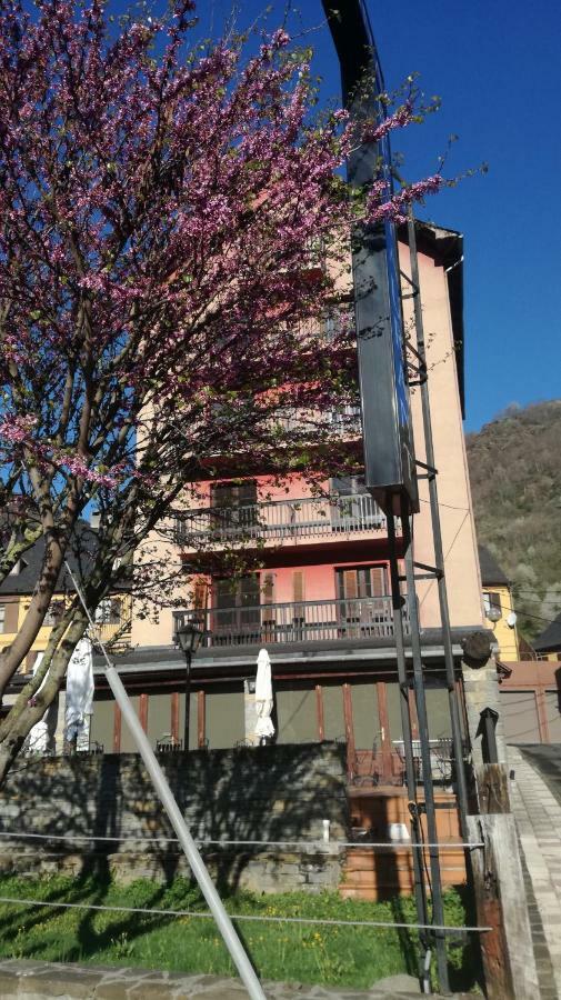 Hostaltina Bossòst Exteriör bild