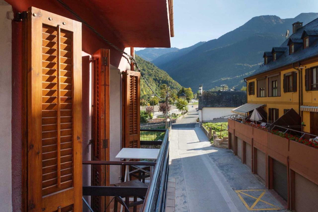 Hostaltina Bossòst Exteriör bild